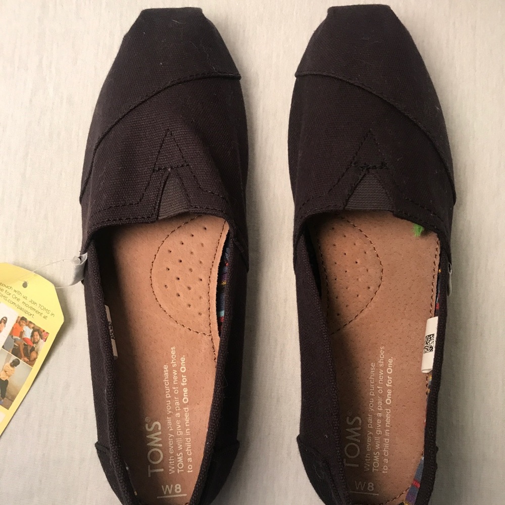 Toms Women Classic Black on Black Canvas Shoe